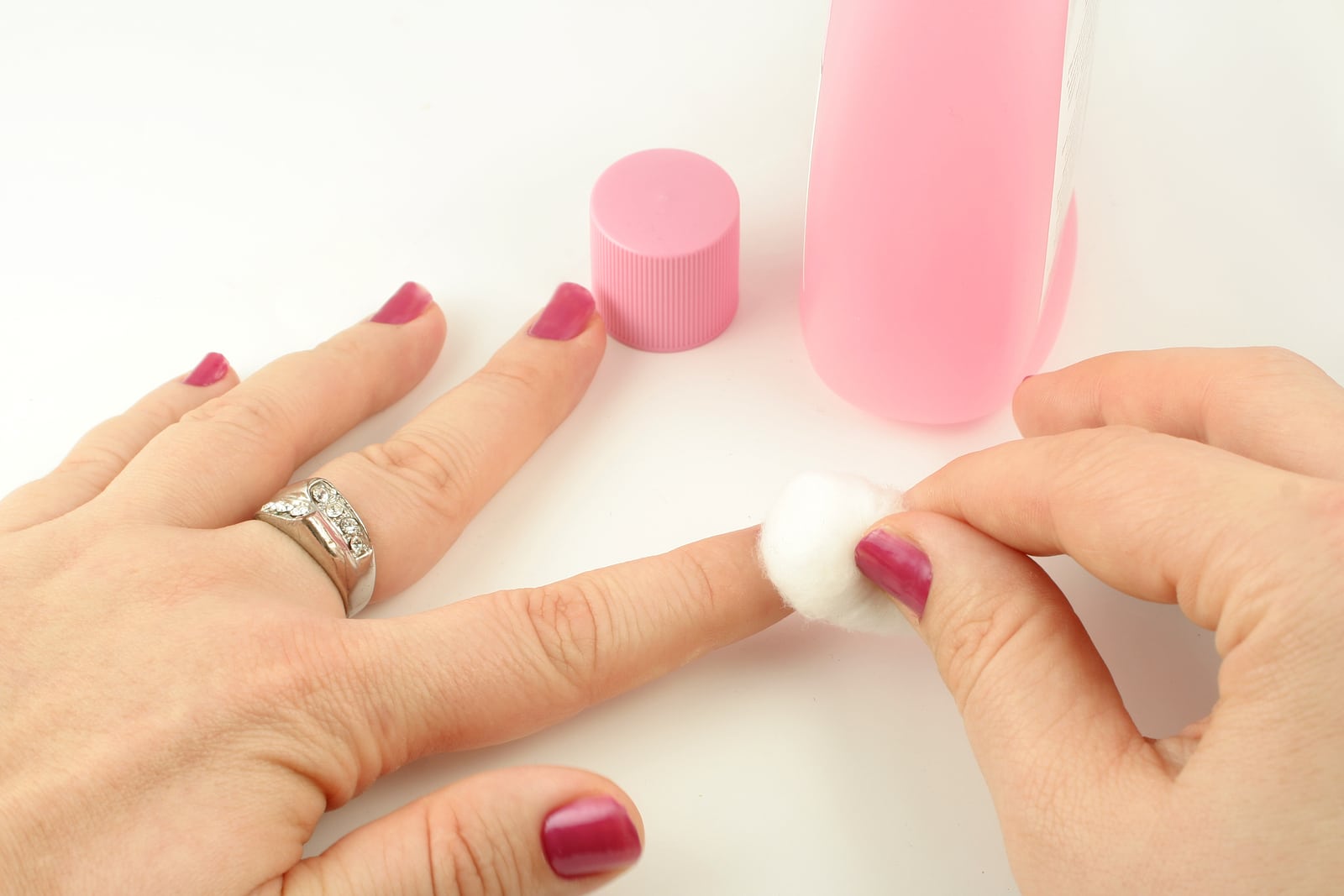 How to Completely Remove Nailpolish Color From Your Nails